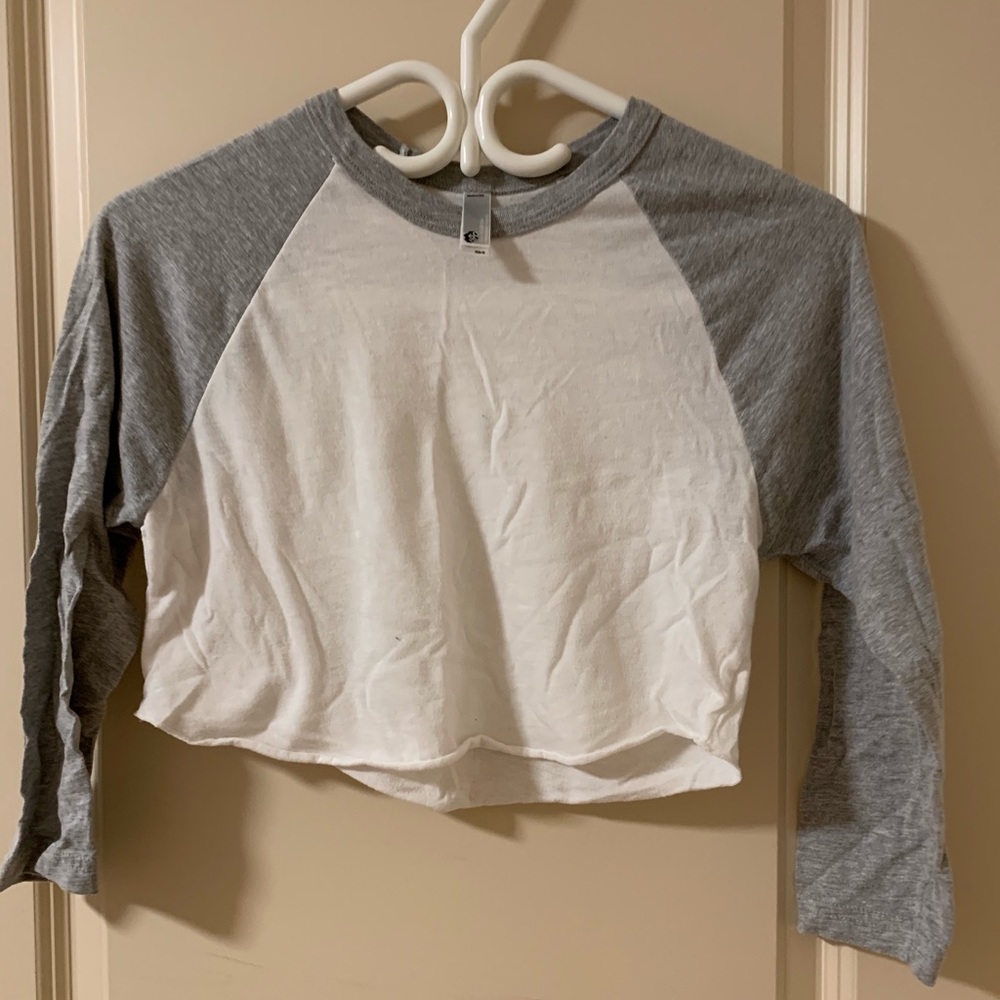 Basic Raglan Crop Top - Picture 2 of 2